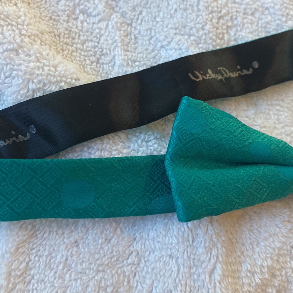 Bow tie - Picture 3 of 3